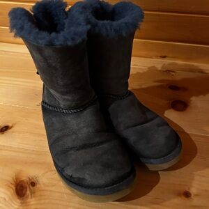 Women’s Uggs size 7